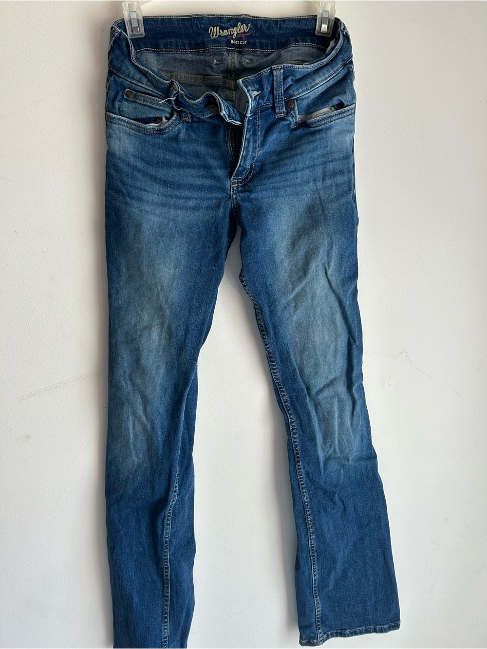 Wrangler Men’s Slim Straight Jeans in Medium Blue Wash